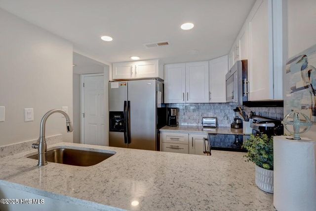 2000 New River Inlet Road 1110, North Topsail Beach, NC 28460