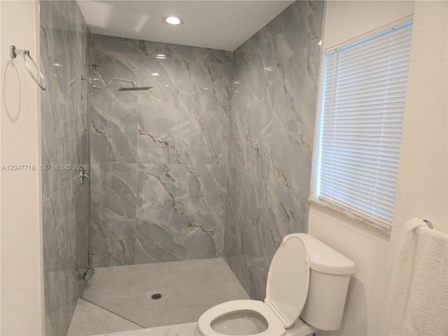 7771 NW 46th St, Lauderhill, FL 33351