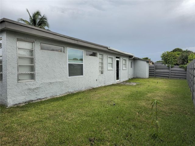 7771 NW 46th St, Lauderhill, FL 33351