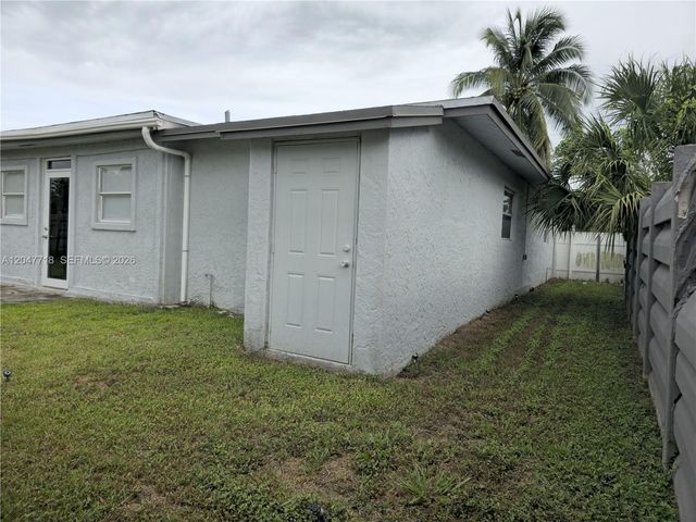 7771 NW 46th St, Lauderhill, FL 33351