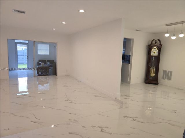 7771 NW 46th St, Lauderhill, FL 33351