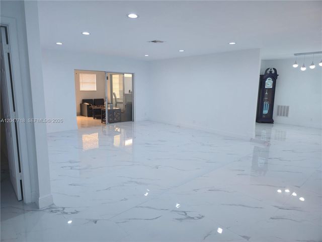 7771 NW 46th St, Lauderhill, FL 33351