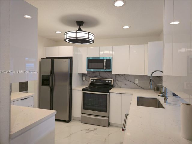 7771 NW 46th St, Lauderhill, FL 33351