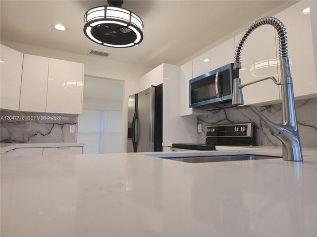 7771 NW 46th St, Lauderhill, FL 33351