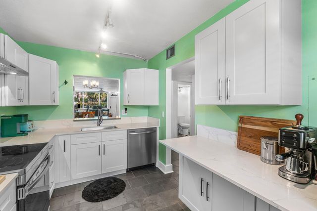 2825 SW 22nd Avenue 104, Delray Beach, FL 33445