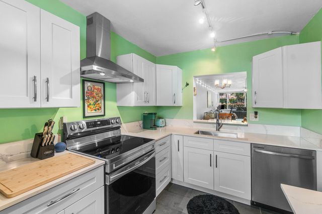 2825 SW 22nd Avenue 104, Delray Beach, FL 33445