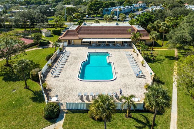 2825 SW 22nd Avenue 104, Delray Beach, FL 33445