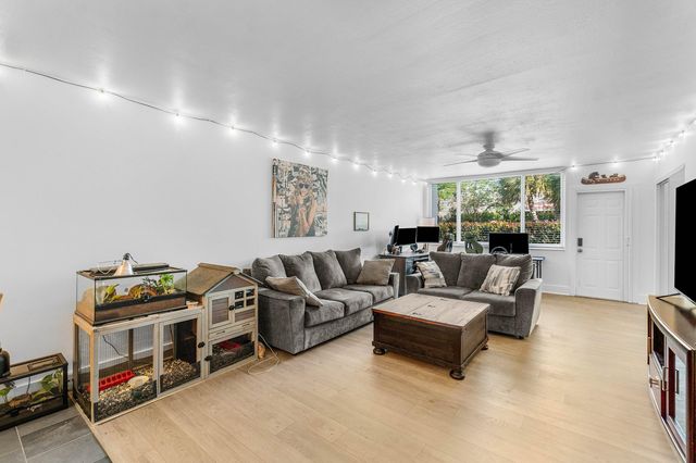 2825 SW 22nd Avenue 104, Delray Beach, FL 33445