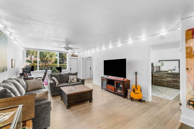 2825 SW 22nd Avenue 104, Delray Beach, FL 33445