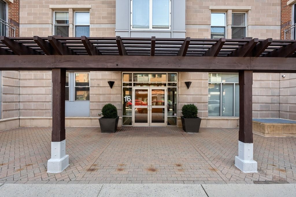 16 Miner St 603, Boston, MA 02215