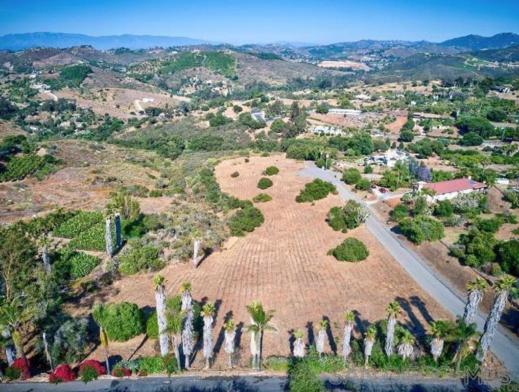 Fairview Dr, Vista, CA 92084 — exterior