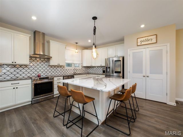 6182 Suntan Drive, St Charles, MO 63301