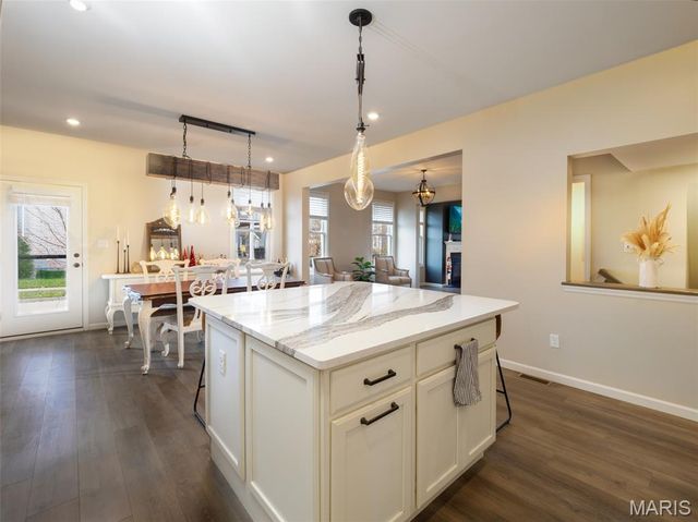 6182 Suntan Drive, St Charles, MO 63301