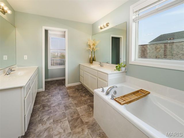 6182 Suntan Drive, St Charles, MO 63301