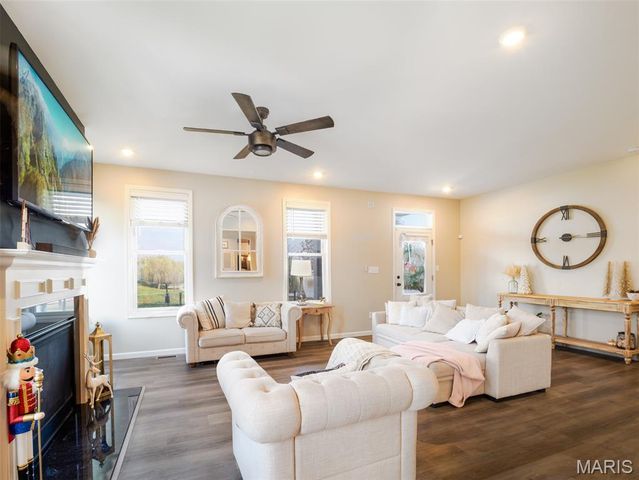 6182 Suntan Drive, St Charles, MO 63301