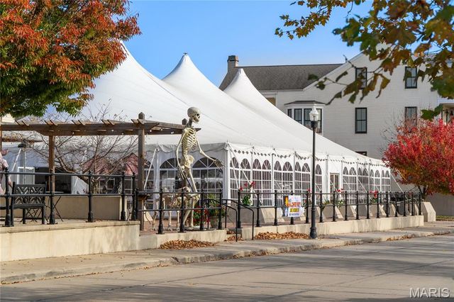 6182 Suntan Drive, St Charles, MO 63301