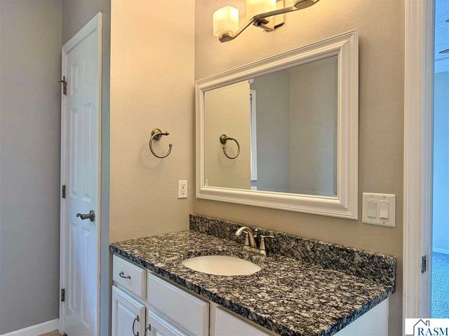 26 Shannon Court, North Mankato, MN 56003