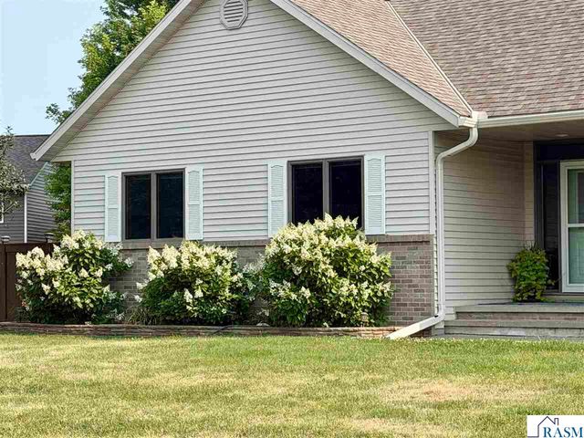 26 Shannon Court, North Mankato, MN 56003