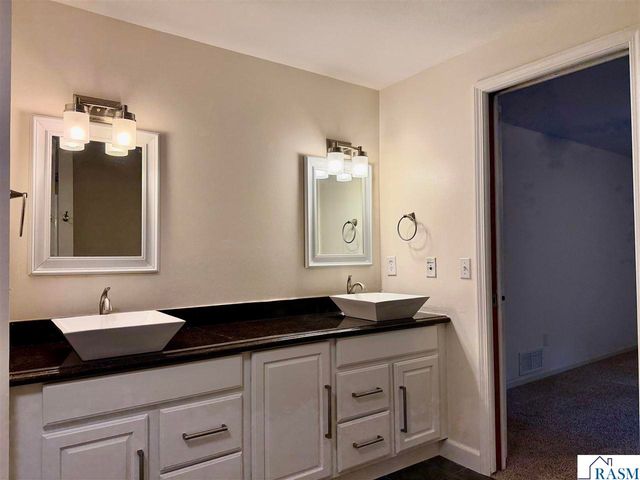 26 Shannon Court, North Mankato, MN 56003