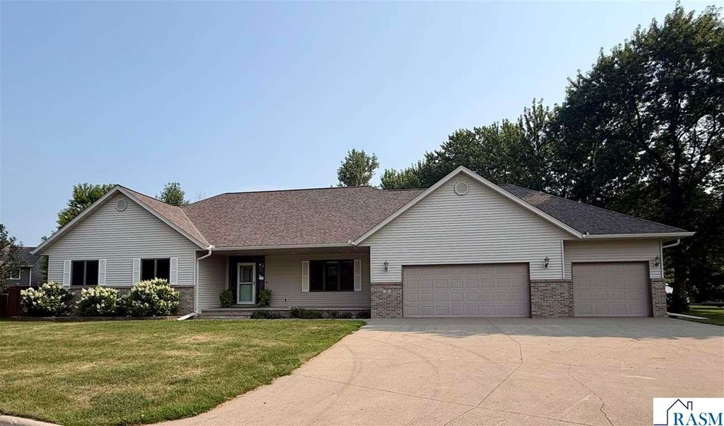 26 Shannon Court, North Mankato, MN 56003