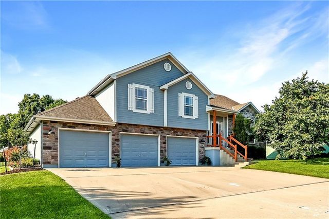 11704 Centennial Street, Peculiar, MO 64078