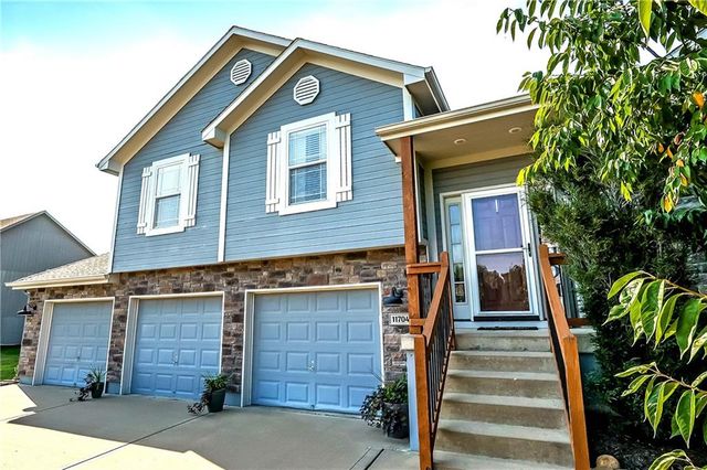 11704 Centennial Street, Peculiar, MO 64078