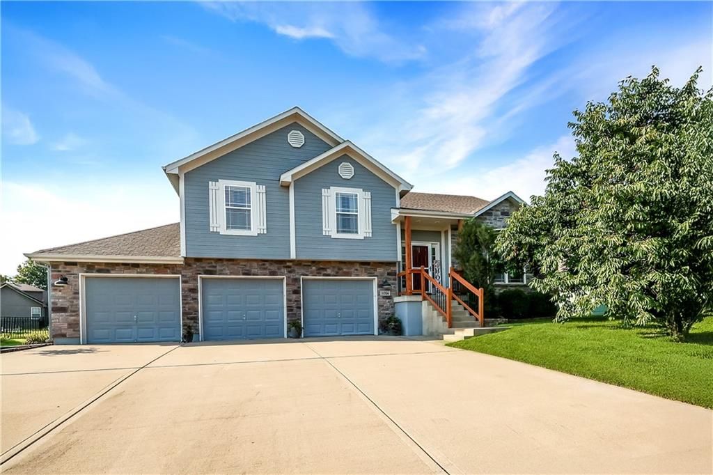 11704 Centennial Street, Peculiar, MO 64078
