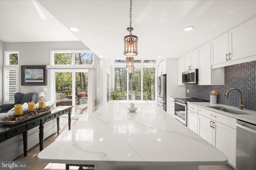 Image 11 of property listing at 2804 PENNYPOND LN N, Annapolis, MD 21401