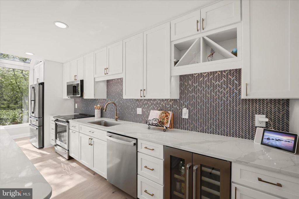 Image 13 of property listing at 2804 PENNYPOND LN N, Annapolis, MD 21401