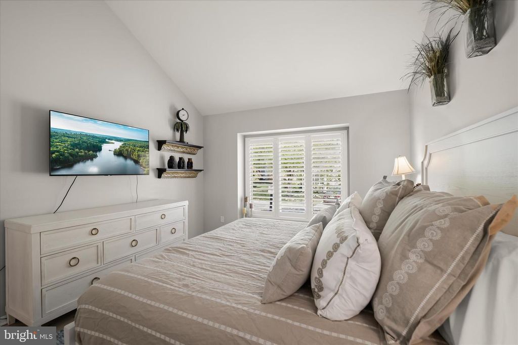 Image 23 of property listing at 2804 PENNYPOND LN N, Annapolis, MD 21401