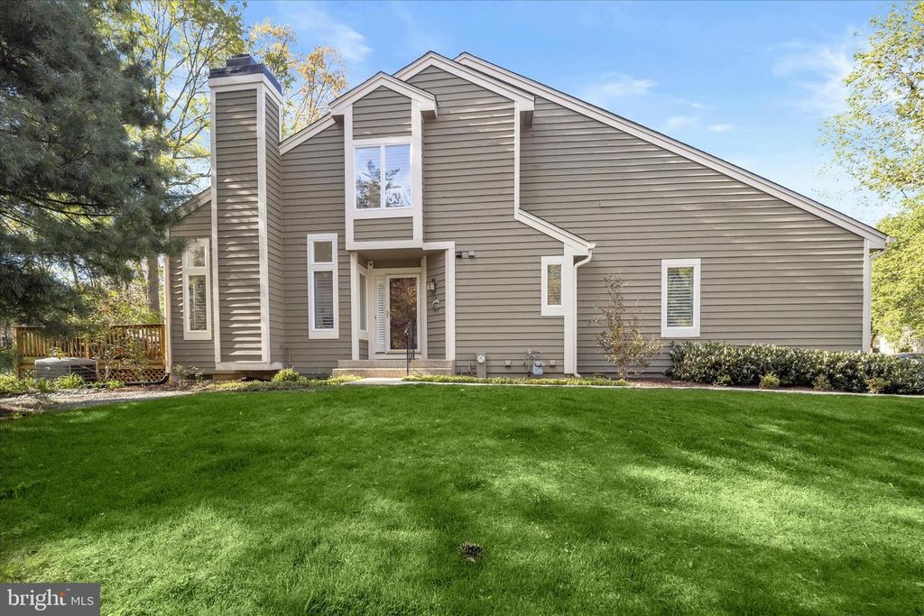 Image 1 of property listing at 2804 PENNYPOND LN N, Annapolis, MD 21401