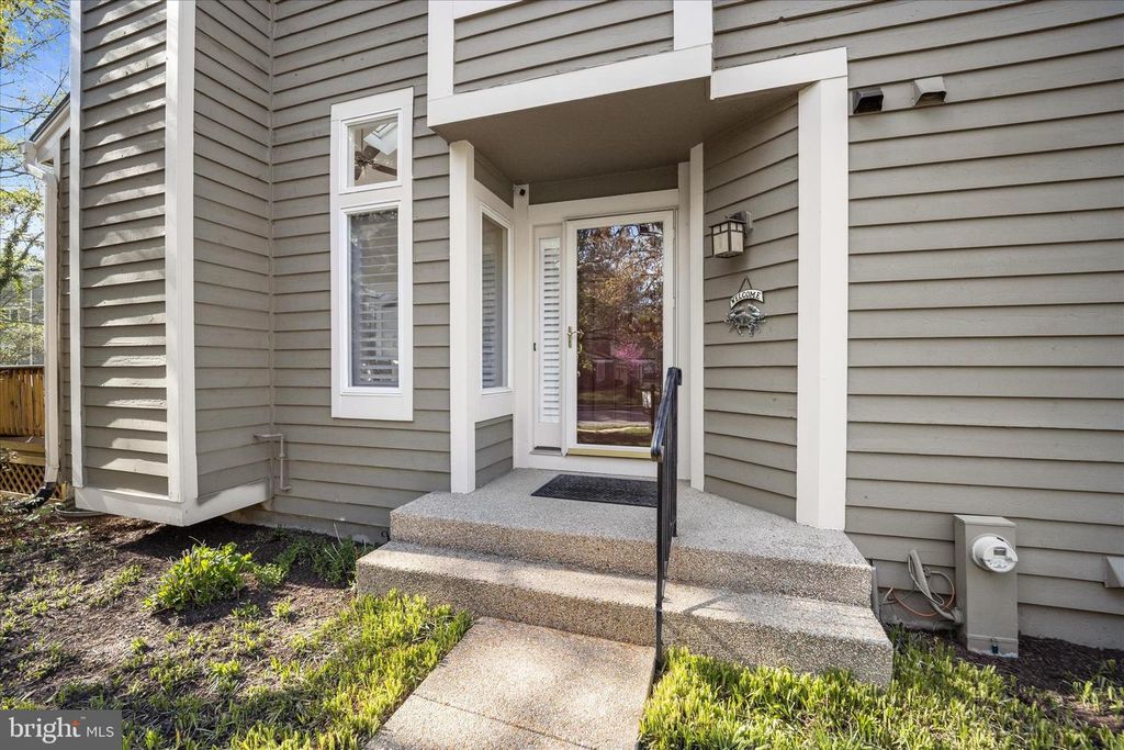 Image 2 of property listing at 2804 PENNYPOND LN N, Annapolis, MD 21401