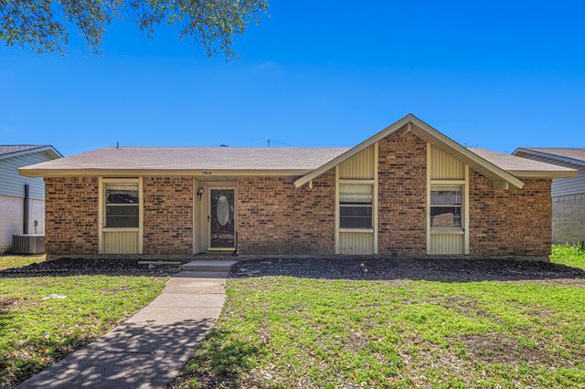 1814 Addington Drive, Carrollton, TX 75007