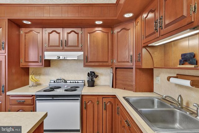 336 MEMORIAL BLVD, Newmanstown, PA 17073