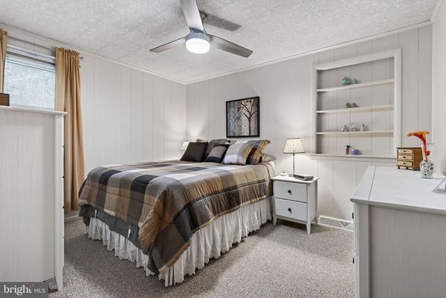 336 MEMORIAL BLVD, Newmanstown, PA 17073