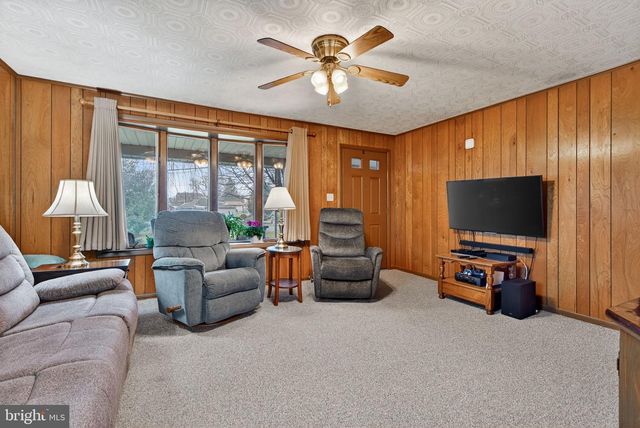 336 MEMORIAL BLVD, Newmanstown, PA 17073