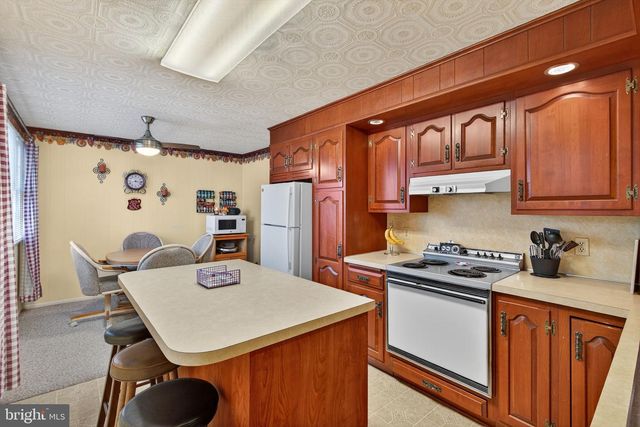 336 MEMORIAL BLVD, Newmanstown, PA 17073