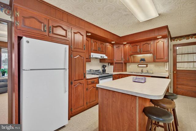 336 MEMORIAL BLVD, Newmanstown, PA 17073