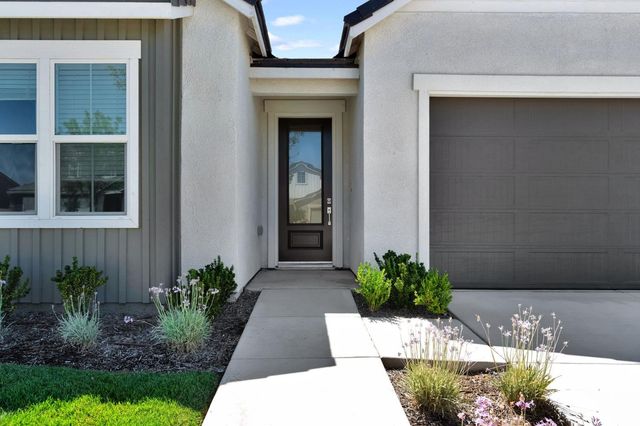 3921 Buttercup Road, Madera, CA 93636