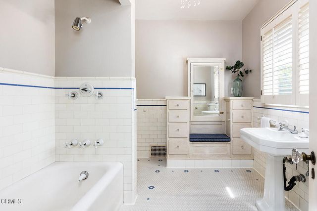 1220 Wentworth Avenue, Pasadena, CA 91106