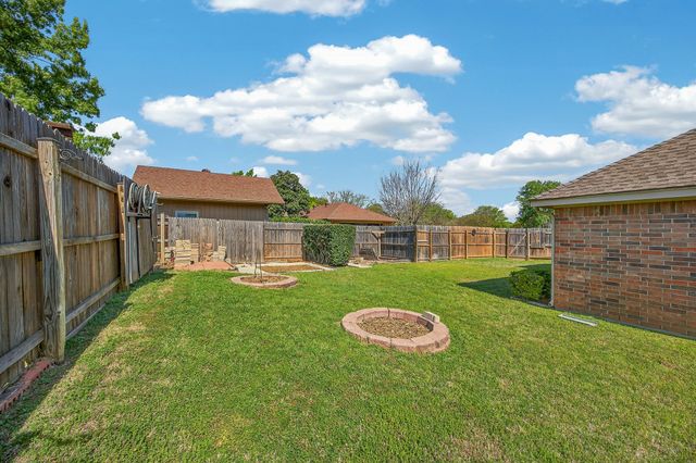 301 Raintree Drive, Highland Village, TX 75077