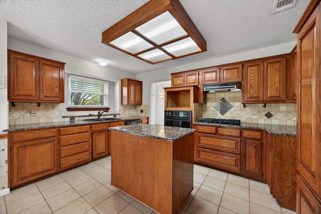 301 Raintree Drive, Highland Village, TX 75077