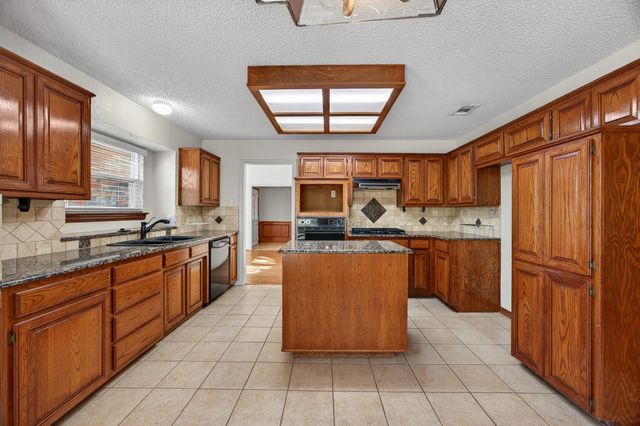 301 Raintree Drive, Highland Village, TX 75077