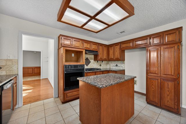 301 Raintree Drive, Highland Village, TX 75077