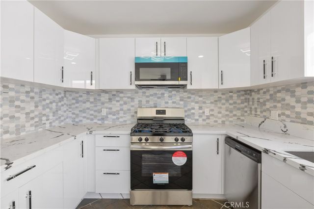 7550 Zombar 11, Van Nuys, CA 91406