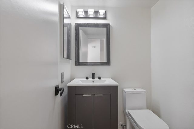7550 Zombar 11, Van Nuys, CA 91406