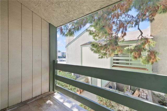 7550 Zombar 11, Van Nuys, CA 91406