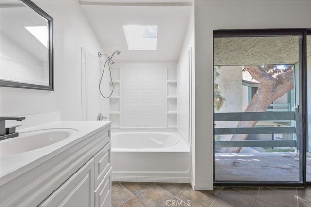 7550 Zombar 11, Van Nuys, CA 91406