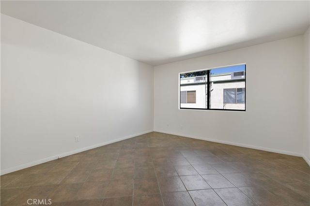 7550 Zombar 11, Van Nuys, CA 91406