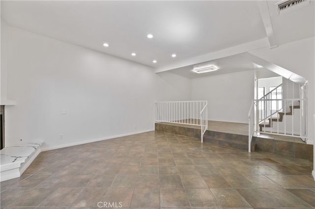 7550 Zombar 11, Van Nuys, CA 91406